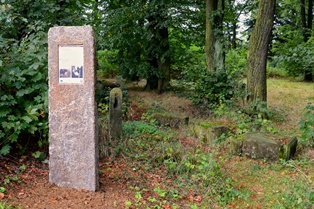 Krásnolipská křížová cesta - oltářní obraz „Ukládání do hrobu“ pro kapli na Křížovém vrchu / Der Schönlinder Kreuzweg - ein Altarbild „Grablegung Christi“ für die Kapelle auf dem Kreuzberg